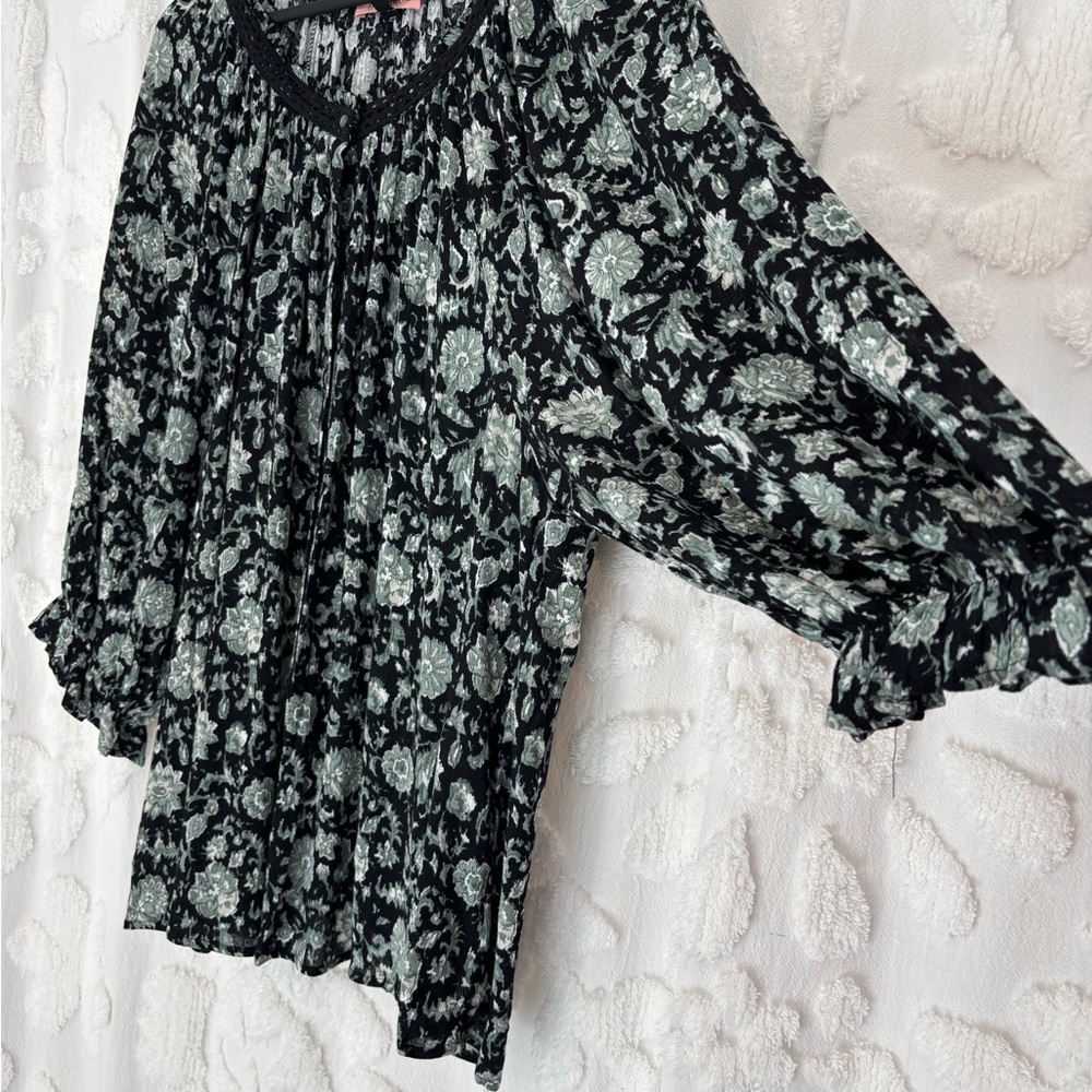 East Adeline Floral Women's Blouse 2X - Picture 2 of 6